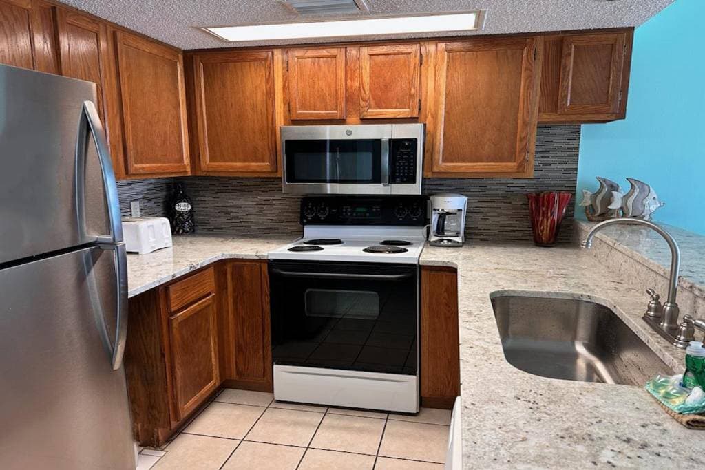 Fully equipped kitchen.